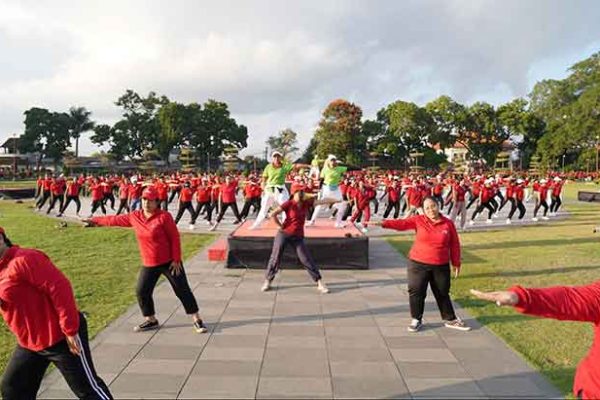 Gerakan melawan osteoporosis di Alun-alun Gianyar